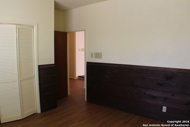 5711 LARKDALE DR, San Antonio, TX 78233