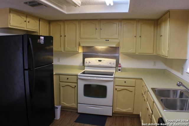 5711 LARKDALE DR, San Antonio, TX 78233