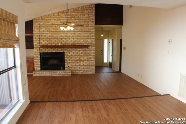 5711 LARKDALE DR, San Antonio, TX 78233