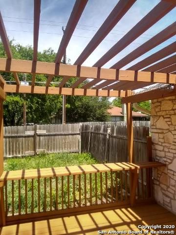 5711 LARKDALE DR, San Antonio, TX 78233