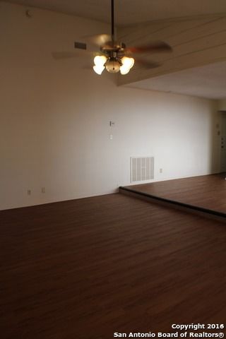 5711 LARKDALE DR, San Antonio, TX 78233