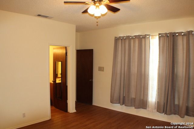 5711 LARKDALE DR, San Antonio, TX 78233