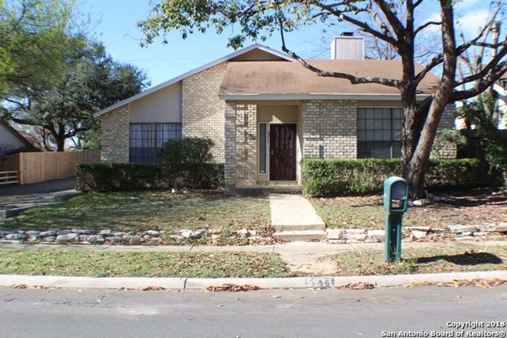 5711 LARKDALE DR, San Antonio, TX 78233