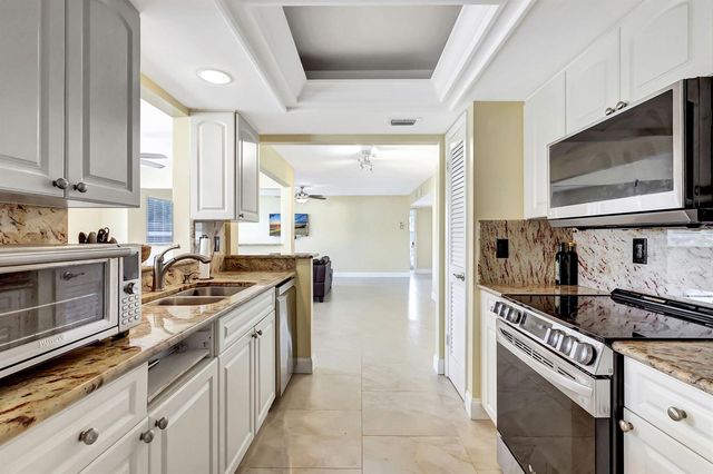 683 SE Harborview Drive, Port St. Lucie, FL 34983
