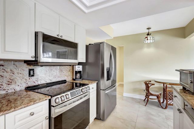 683 SE Harborview Drive, Port St. Lucie, FL 34983