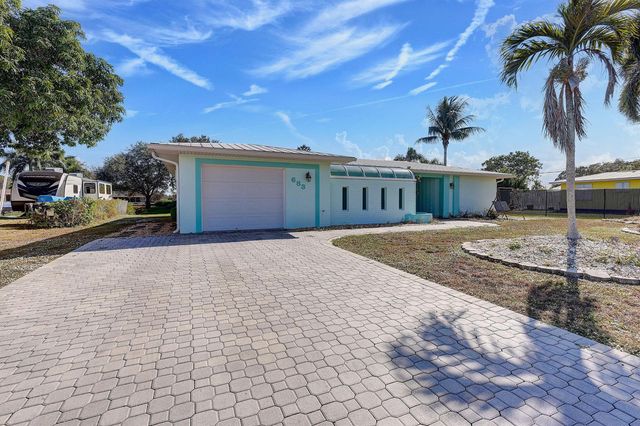 683 SE Harborview Drive, Port St. Lucie, FL 34983
