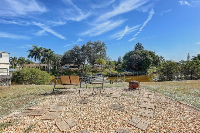 683 SE Harborview Drive, Port St. Lucie, FL 34983