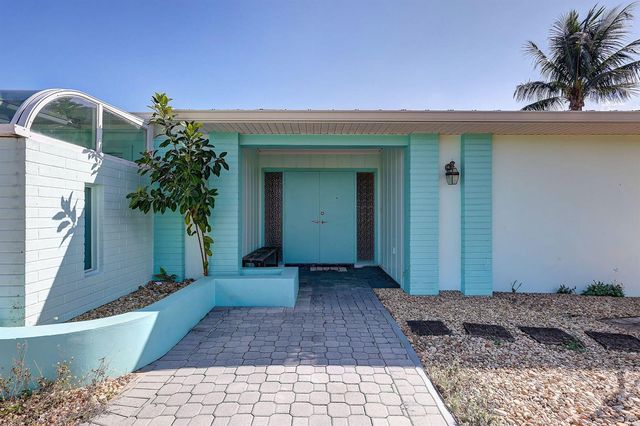 683 SE Harborview Drive, Port St. Lucie, FL 34983