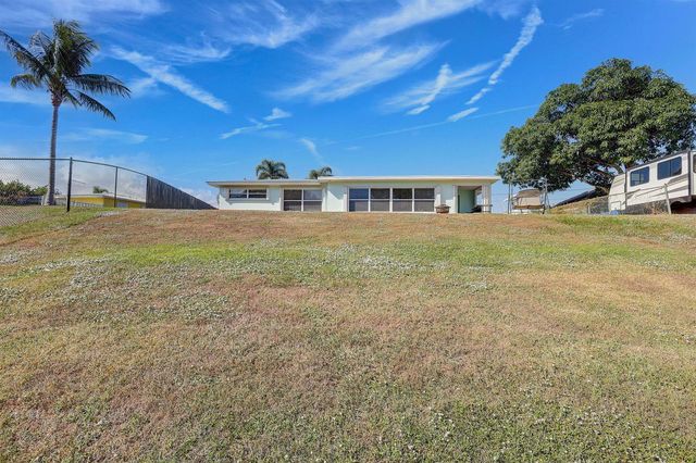 683 SE Harborview Drive, Port St. Lucie, FL 34983