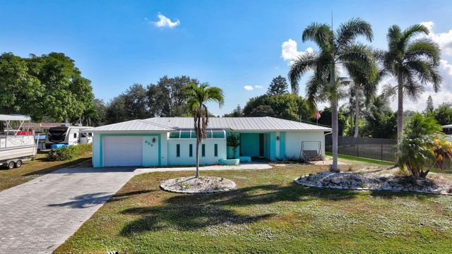 683 SE Harborview Drive, Port St. Lucie, FL 34983