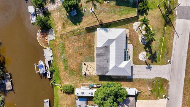 683 SE Harborview Drive, Port St. Lucie, FL 34983