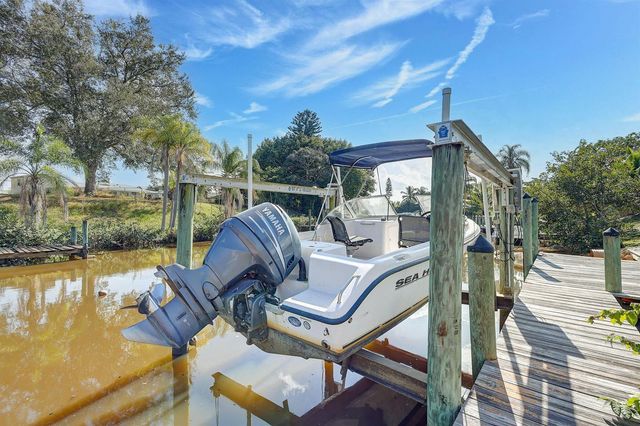 683 SE Harborview Drive, Port St. Lucie, FL 34983