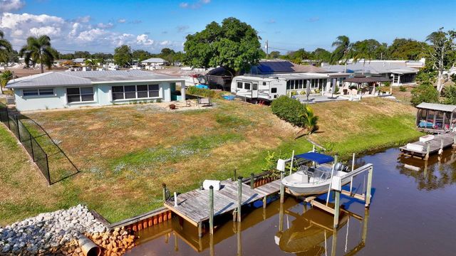 683 SE Harborview Drive, Port St. Lucie, FL 34983