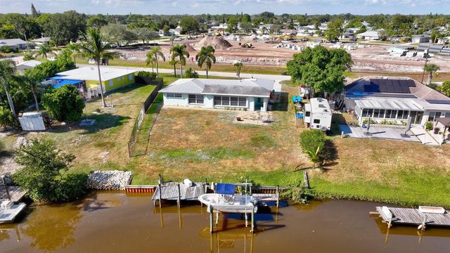 683 SE Harborview Drive, Port St. Lucie, FL 34983