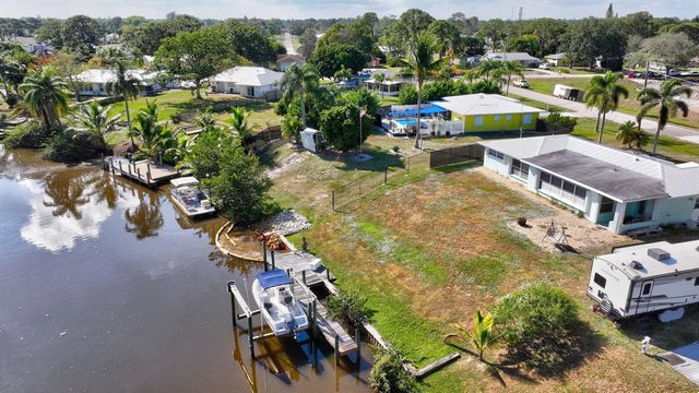 683 SE Harborview Drive, Port St. Lucie, FL 34983
