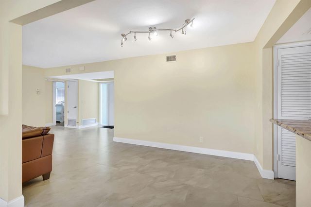 683 SE Harborview Drive, Port St. Lucie, FL 34983
