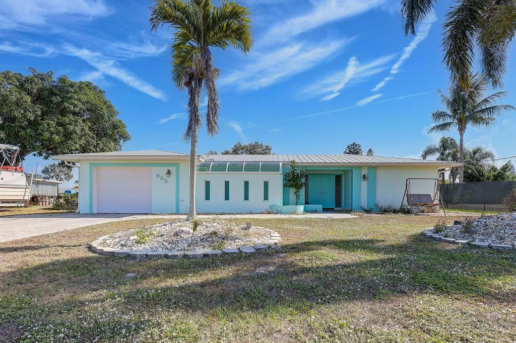 683 SE Harborview Drive, Port St. Lucie, FL 34983