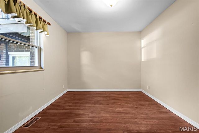 10364 Forest Brook Lane E, St Louis, MO 63146