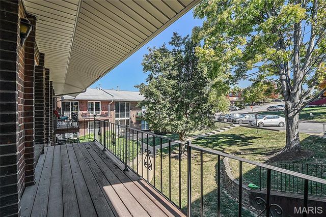 10364 Forest Brook Lane E, St Louis, MO 63146