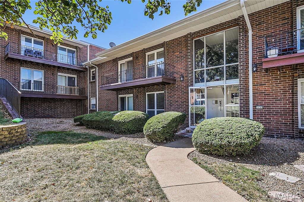 10364 Forest Brook Lane E, St Louis, MO 63146