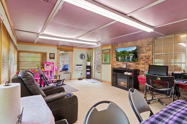 698 Wildwood Drive, Kountze, TX 77625