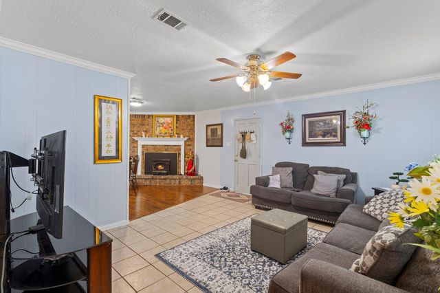 698 Wildwood Drive, Kountze, TX 77625