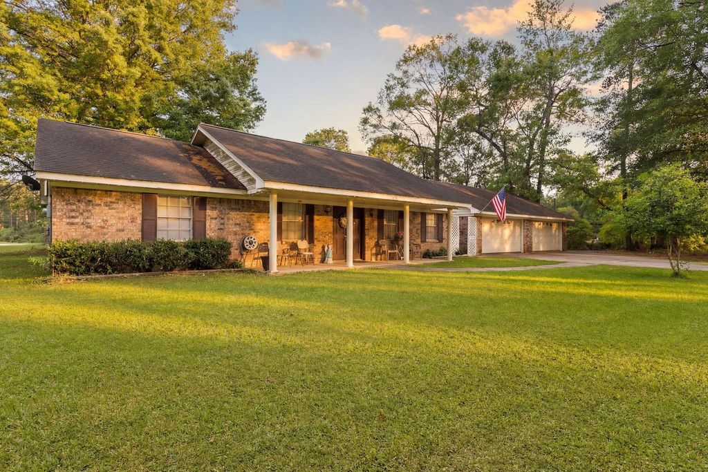 698 Wildwood Drive, Kountze, TX 77625