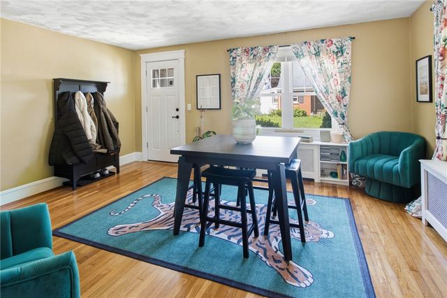 26 Crandall Court, Warwick, RI 02889