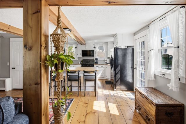 26 Crandall Court, Warwick, RI 02889