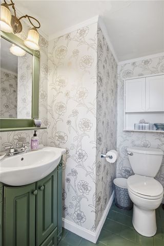 26 Crandall Court, Warwick, RI 02889