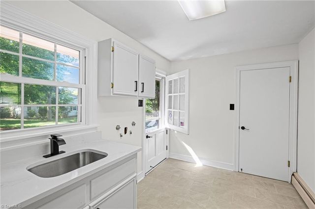 6595 Rollingwood Drive, Clemmons, NC 27012