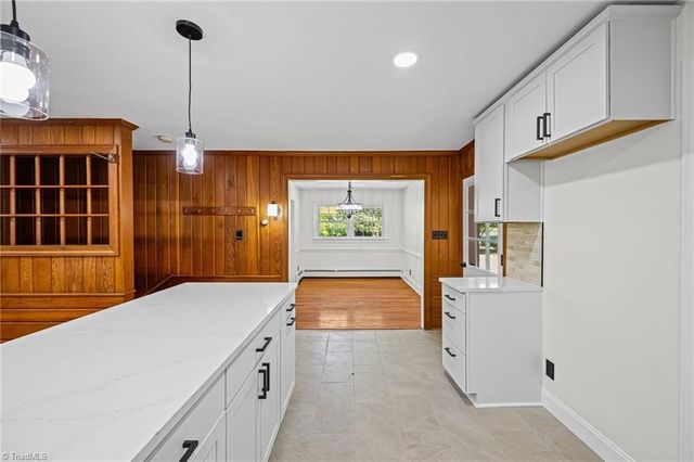 6595 Rollingwood Drive, Clemmons, NC 27012