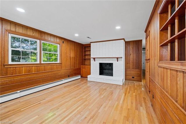 6595 Rollingwood Drive, Clemmons, NC 27012