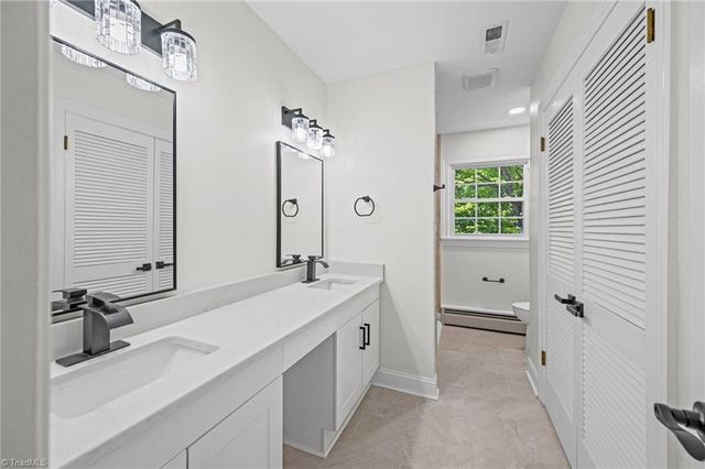 6595 Rollingwood Drive, Clemmons, NC 27012