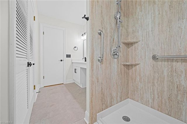 6595 Rollingwood Drive, Clemmons, NC 27012