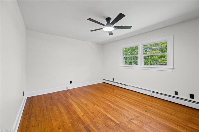 6595 Rollingwood Drive, Clemmons, NC 27012