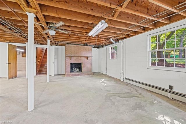 6595 Rollingwood Drive, Clemmons, NC 27012