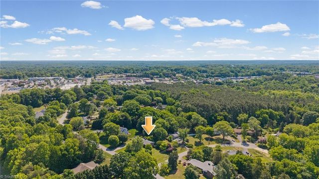 6595 Rollingwood Drive, Clemmons, NC 27012