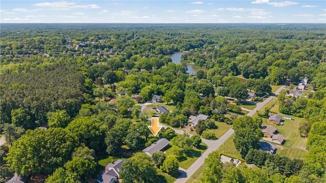6595 Rollingwood Drive, Clemmons, NC 27012
