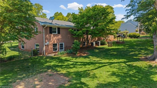 6595 Rollingwood Drive, Clemmons, NC 27012