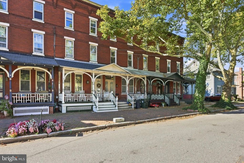 338 E UNION ST, BURLINGTON, NJ 08016 — exterior