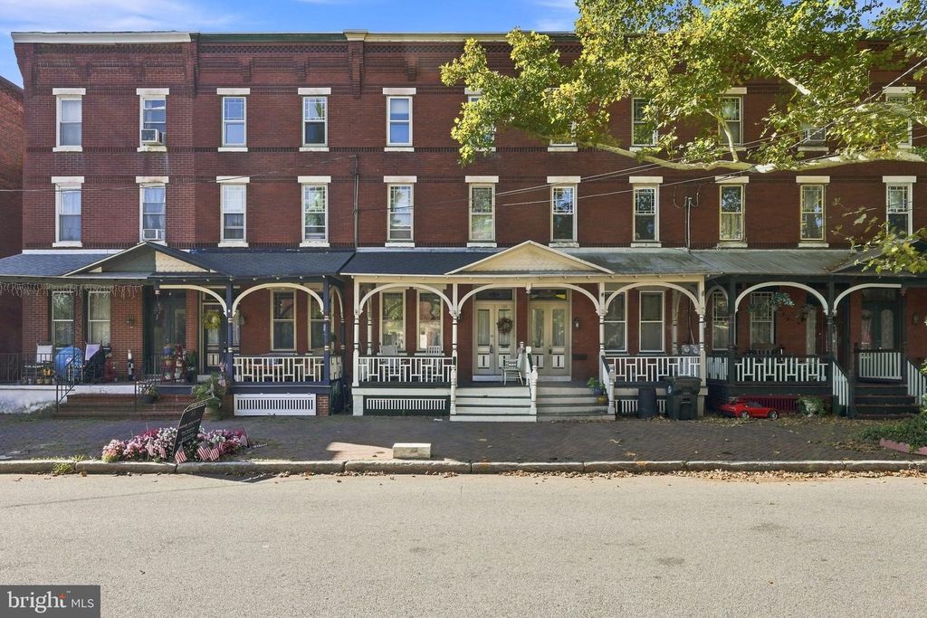 338 E UNION ST, BURLINGTON, NJ 08016 — photo 2