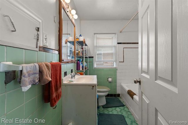 15464 Lindsay Street, Detroit, MI 48227