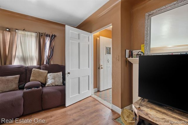 15464 Lindsay Street, Detroit, MI 48227