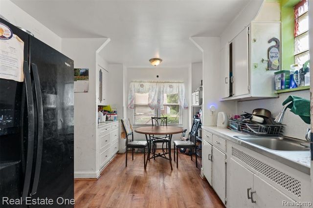 15464 Lindsay Street, Detroit, MI 48227