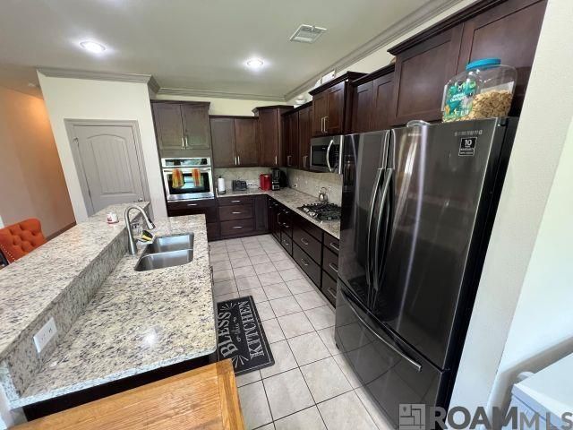 18063 River Landing Dr, Prairieville, LA 70769