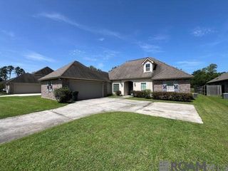 18063 River Landing Dr, Prairieville, LA 70769