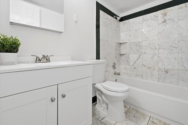 6960 Miami Gardens Dr 2-124, Hialeah, FL 33015