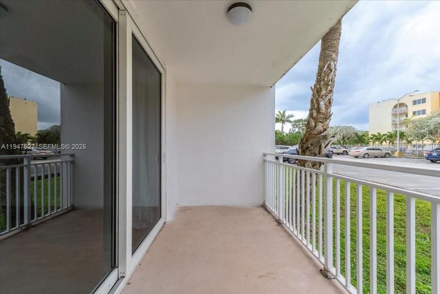 6960 Miami Gardens Dr 2-124, Hialeah, FL 33015