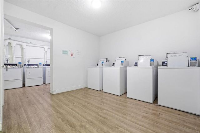 6960 Miami Gardens Dr 2-124, Hialeah, FL 33015